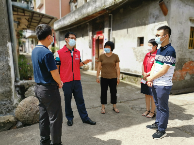 6.29黄锐楼局长到深吕村调研.jpg