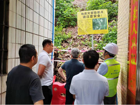 230914主动做好本轮强降雨期间地质灾害防御，市自然资源局深入蓬江区开展督导检查 (1).png