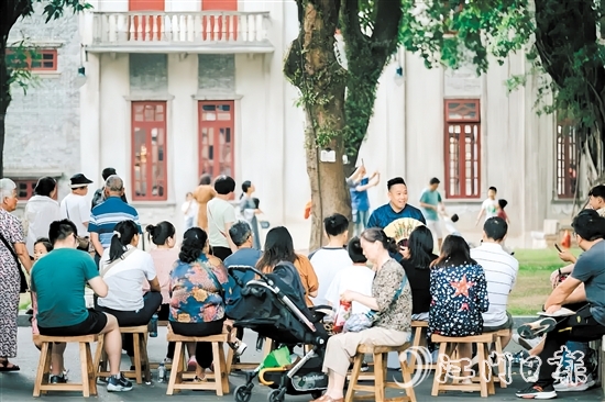 日常快节奏的生活，让大城市的游客更向往轻松的旅行。