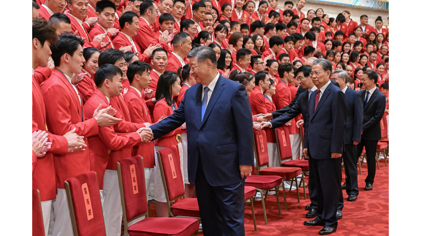 习近平接见第33届奥运会中国体育代表团